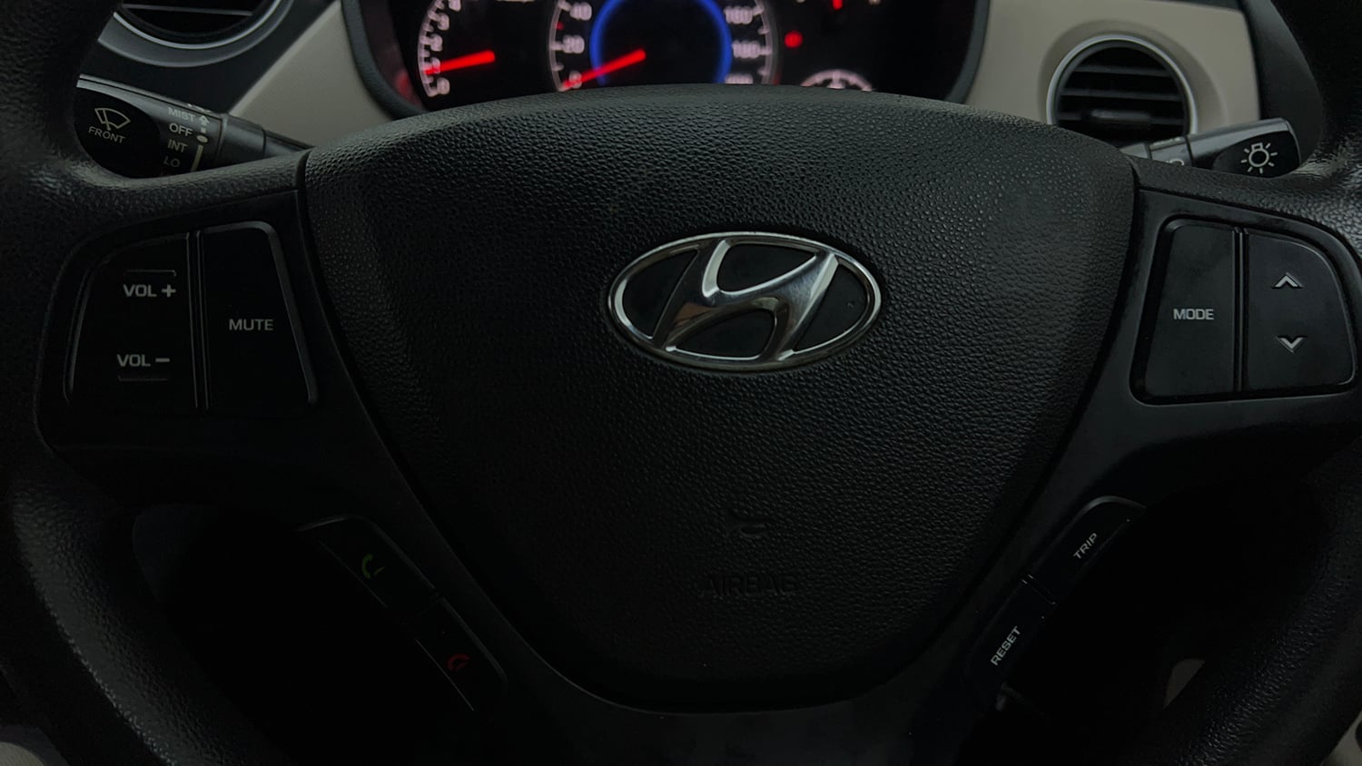 Used 2016 Hyundai Grand i10 Sportz 1.2 Kappa VTVT Petrol Manual top_features Steering mounted controls