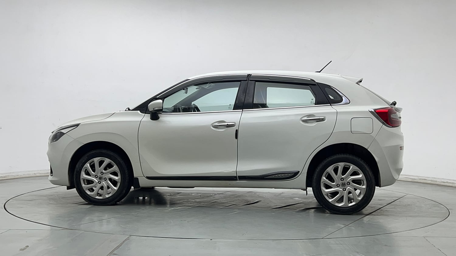 Used 2022 Maruti Suzuki Baleno Zeta MT Petrol Manual exterior LEFT SIDE VIEW