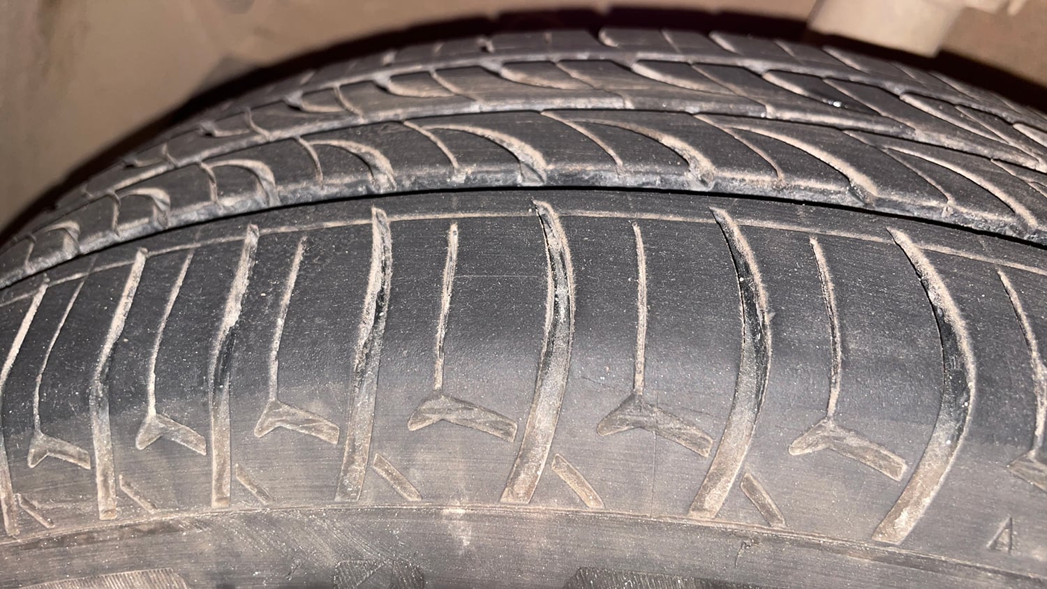 Used 2017 Hyundai Grand i10 Sportz (O) 1.2 Kappa VTVT Petrol Manual tyres LEFT FRONT TYRE TREAD VIEW