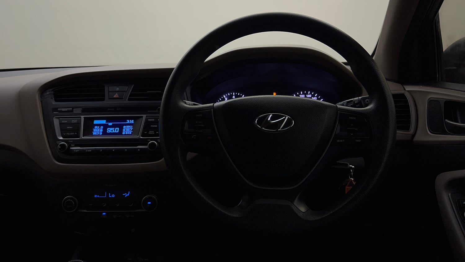 Used 2016 Hyundai Elite i20 Sportz 1.2 Petrol Manual interior STEERING VIEW