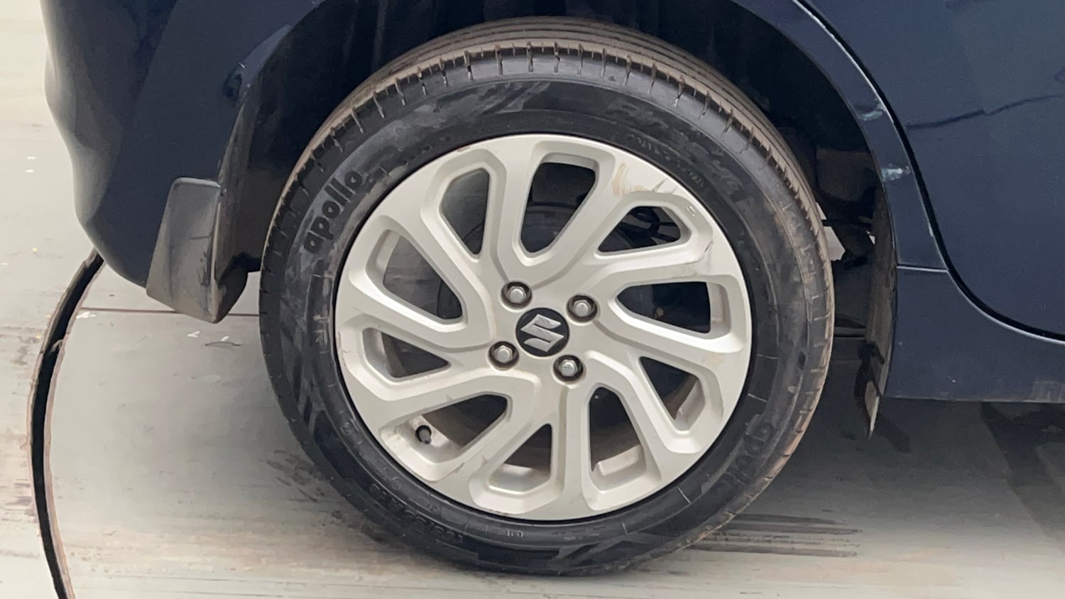 Used 2022 Maruti Suzuki Baleno Zeta AGS Petrol Automatic tyres RIGHT REAR TYRE RIM VIEW