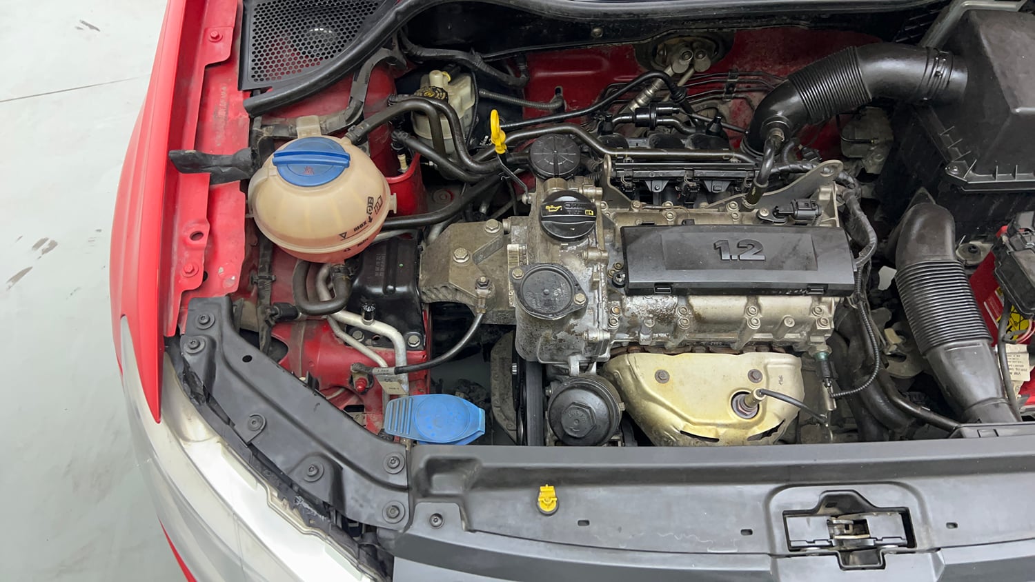 Used 2014 Volkswagen Polo Comfortline 1.2L (P) Petrol Manual engine ENGINE RIGHT SIDE VIEW