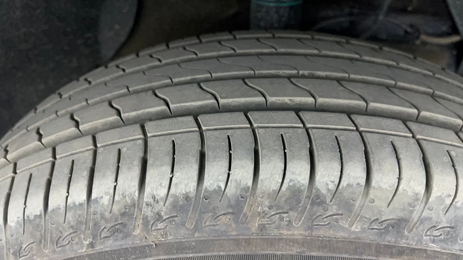 Used 2025 Maruti Suzuki Brezza ZXi AT Petrol Automatic tyres RIGHT FRONT TYRE TREAD VIEW