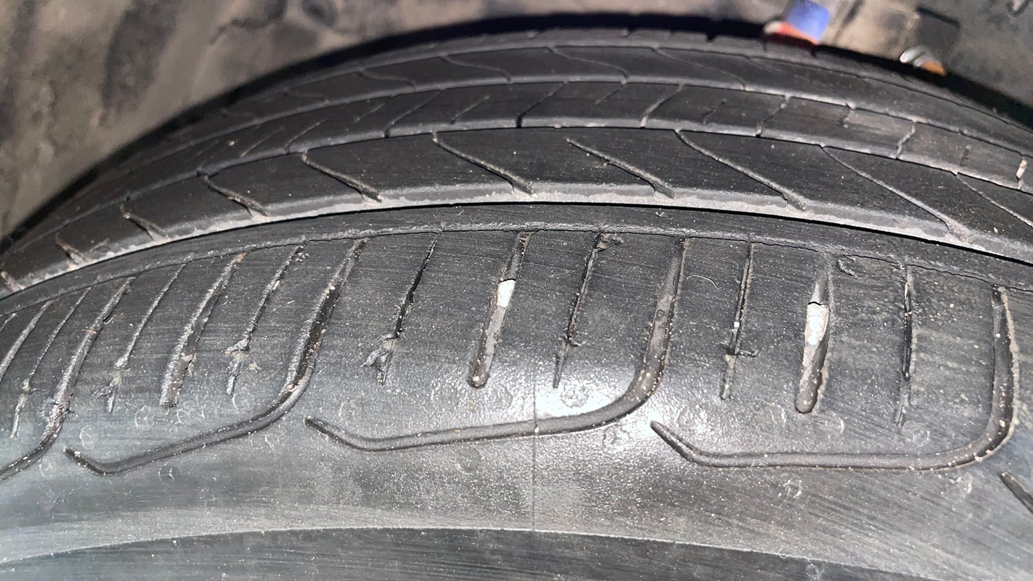 Used 2017 Maruti Suzuki Ciaz ZXi  AT Petrol Automatic tyres LEFT FRONT TYRE TREAD VIEW