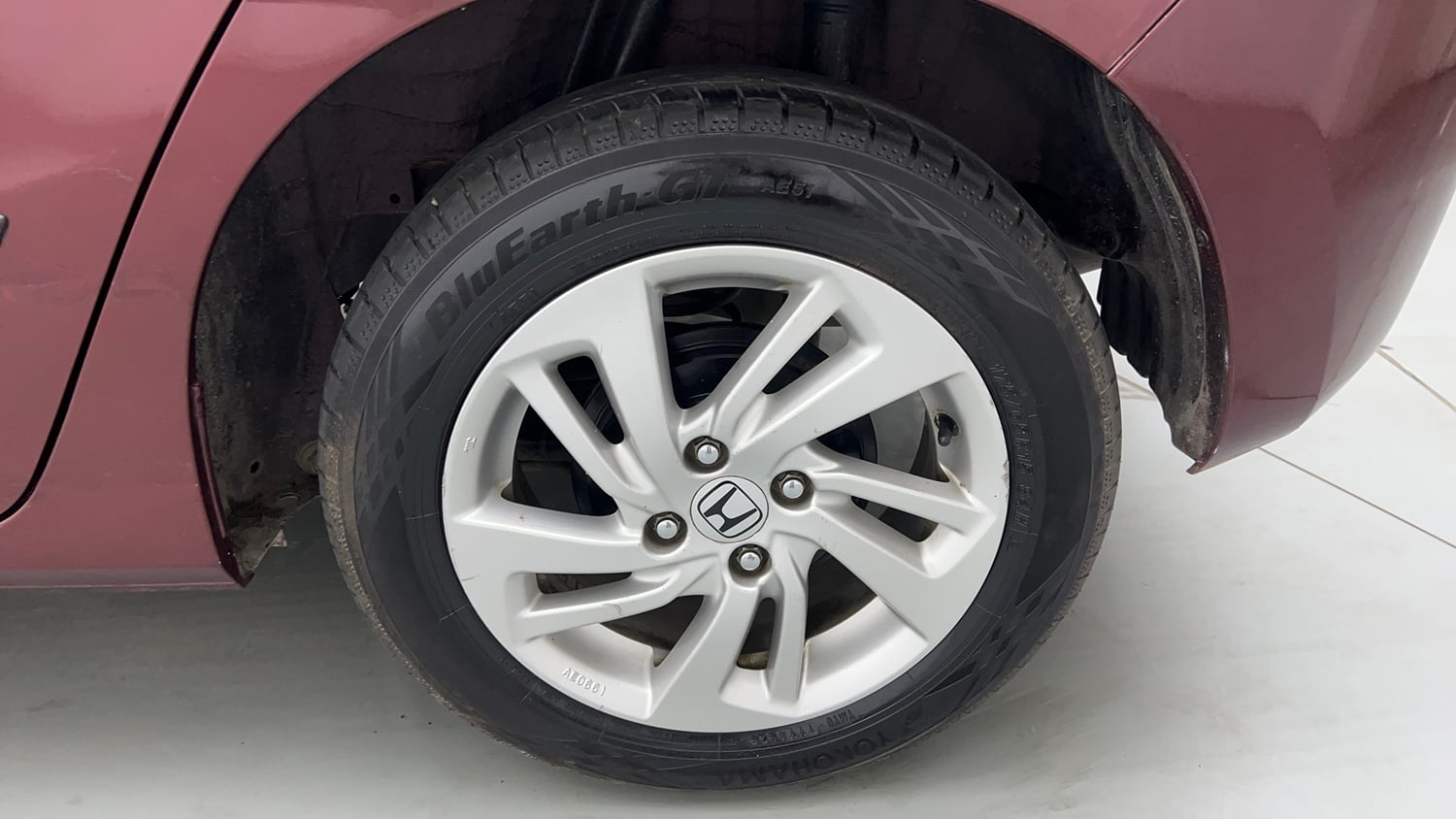 Used 2017 Honda Jazz V AT Petrol Petrol Automatic tyres LEFT REAR TYRE RIM VIEW