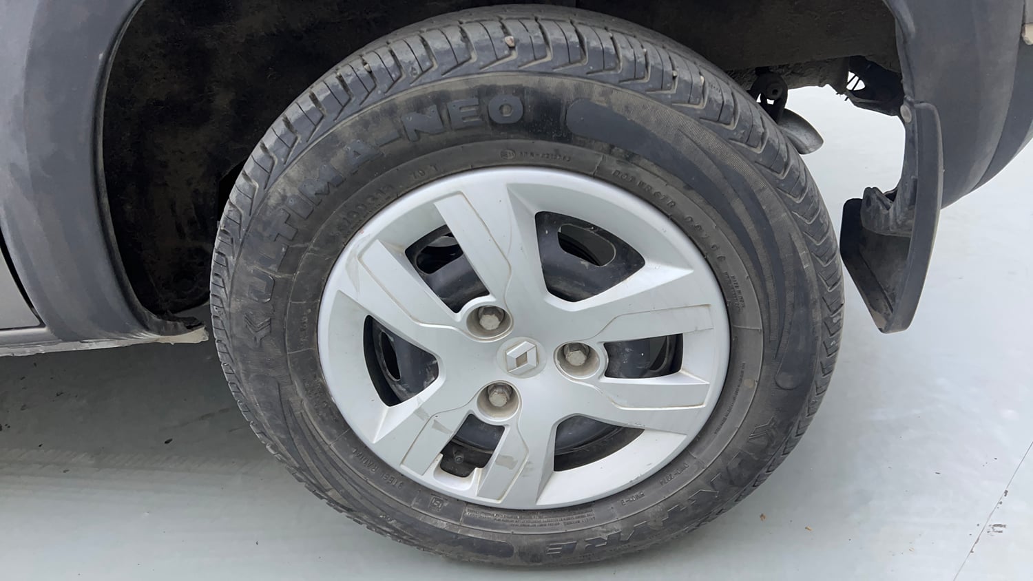 Used 2018 Renault Kwid 1.0 RXT AMT Opt Petrol Automatic tyres LEFT REAR TYRE RIM VIEW