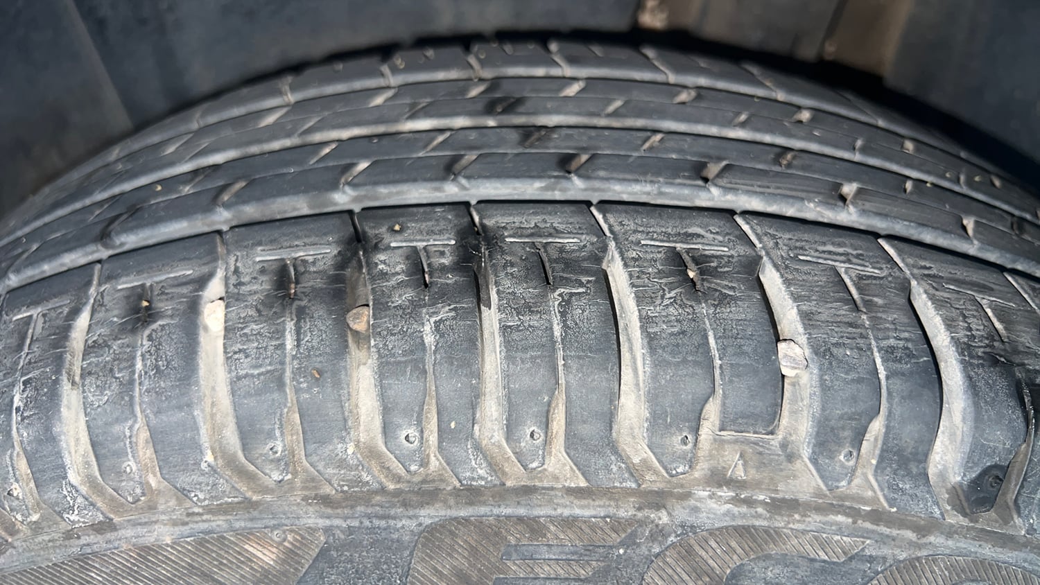 Used 2023 Maruti Suzuki Ertiga ZXi (O) CNG Cng Manual tyres LEFT REAR TYRE TREAD VIEW