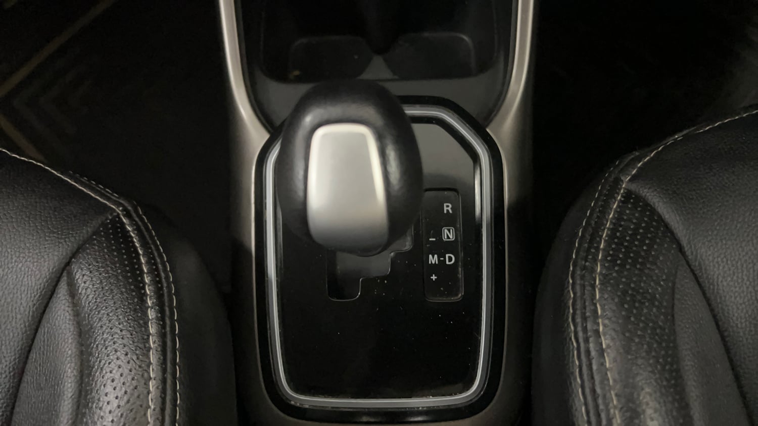 Used 2018 Maruti Suzuki Ignis Delta 1.2 AMT Petrol Automatic interior GEAR  KNOB VIEW