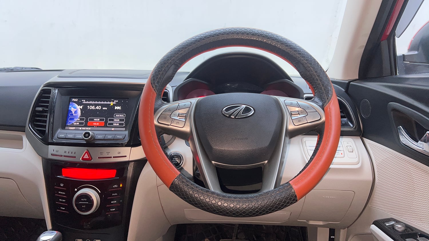 Used 2021 Mahindra XUV 300 W8 (O) 1.2 Petrol AMT Petrol Automatic interior STEERING VIEW