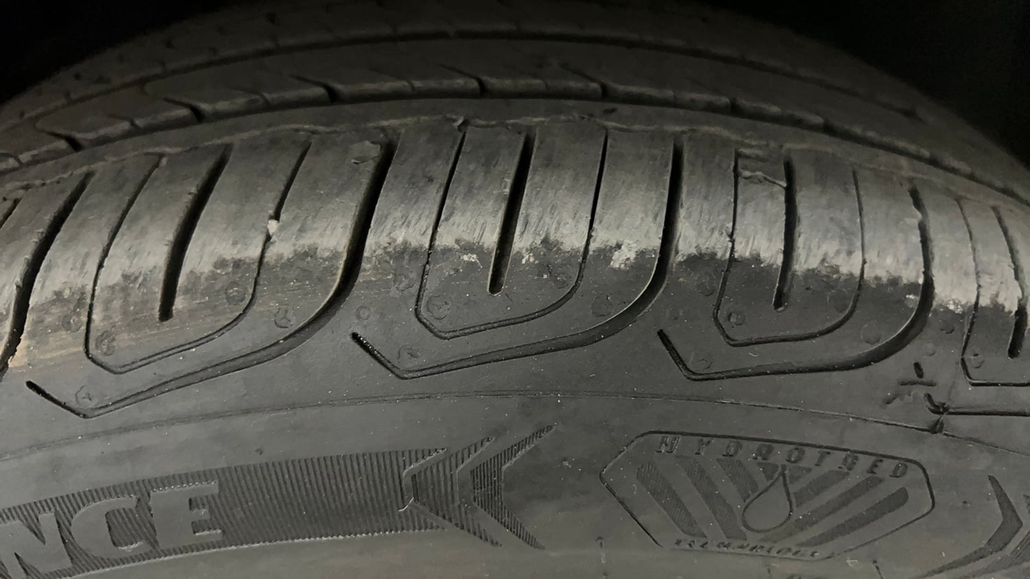 Used 2022 Tata Altroz XZA Petrol Petrol Automatic tyres RIGHT FRONT TYRE TREAD VIEW