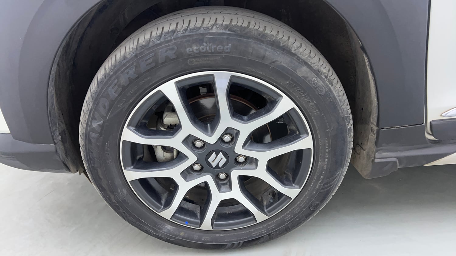 Used 2024 Maruti Suzuki XL6 Zeta MT Petrol Petrol Manual tyres LEFT FRONT TYRE RIM VIEW