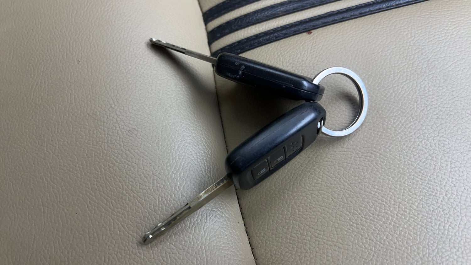 Used 2016 Honda City V Petrol Manual extra CAR KEY VIEW