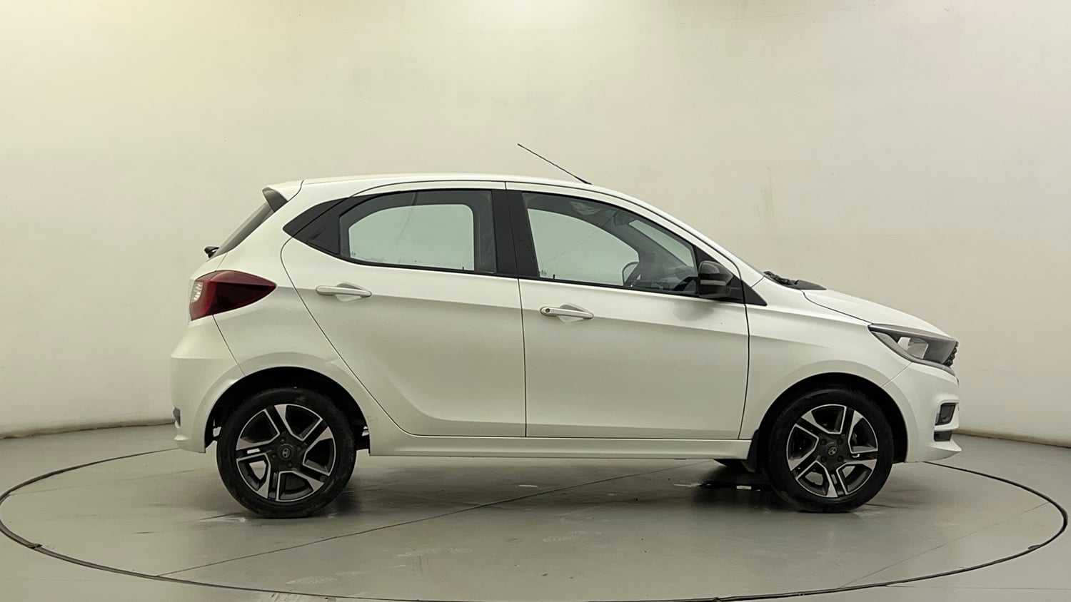 Used 2020 Tata Tiago XZ Plus Petrol Manual exterior RIGHT SIDE VIEW