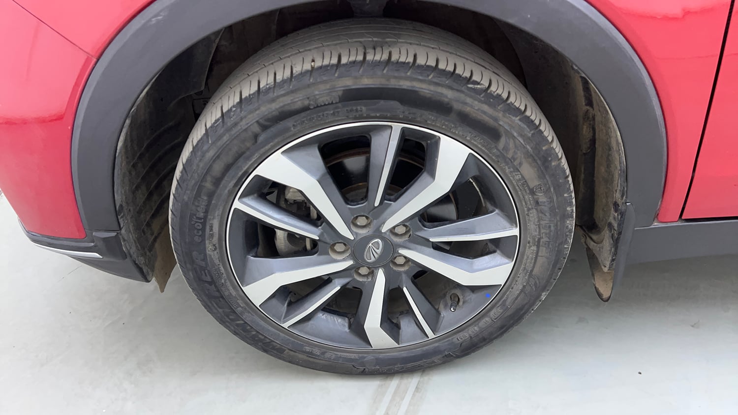 Used 2021 Mahindra XUV 300 W8 (O) 1.2 Petrol AMT Petrol Automatic tyres LEFT FRONT TYRE RIM VIEW