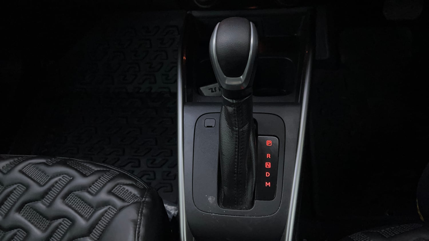Used 2024 Maruti Suzuki Fronx Alpha 1.0L Turbo 6 AT Petrol Automatic interior GEAR  KNOB VIEW