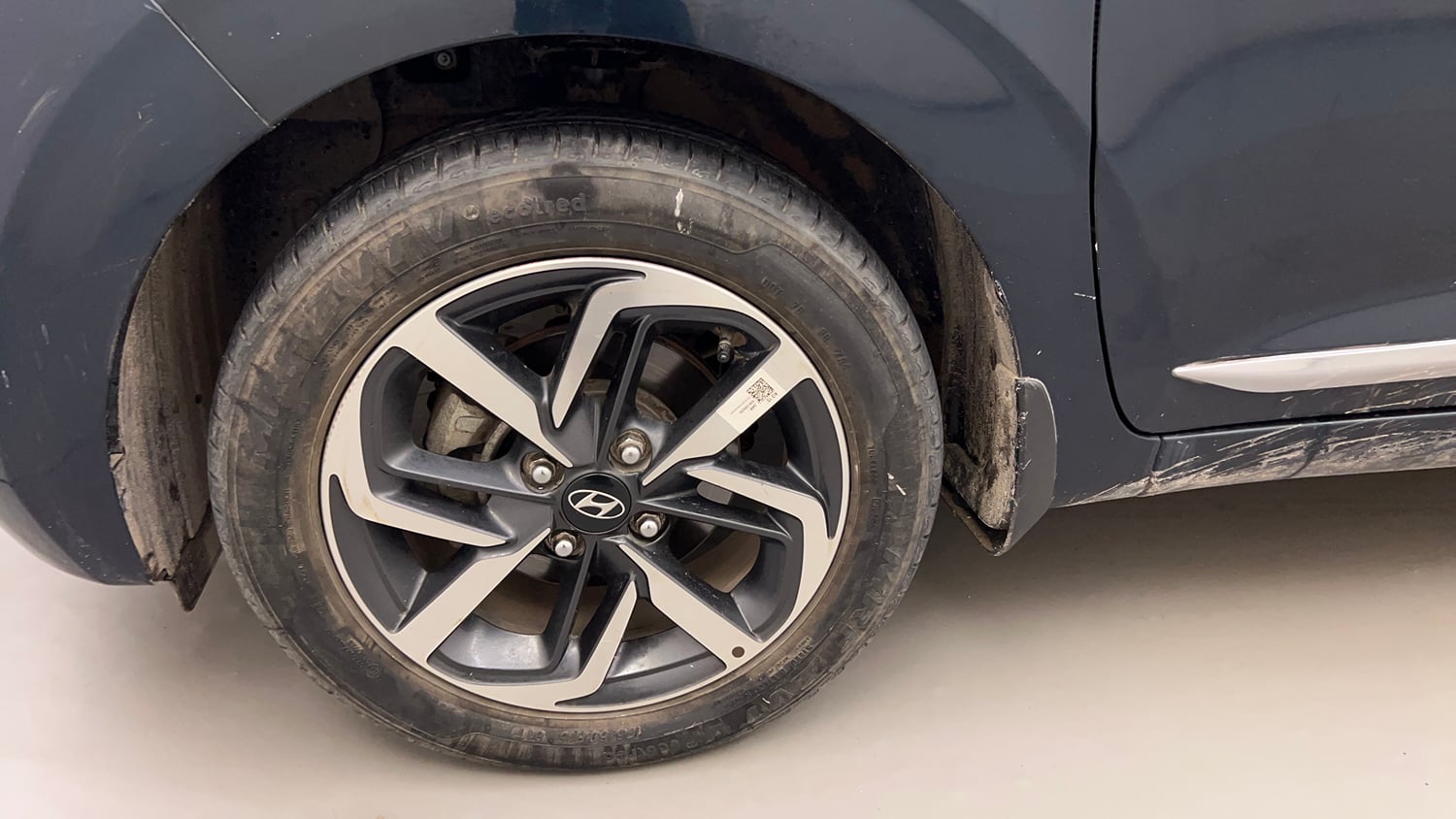 Used 2021 Hyundai Grand i10 Nios Sportz 1.2 Kappa VTVT Dual Tone Petrol Manual tyres LEFT FRONT TYRE RIM VIEW