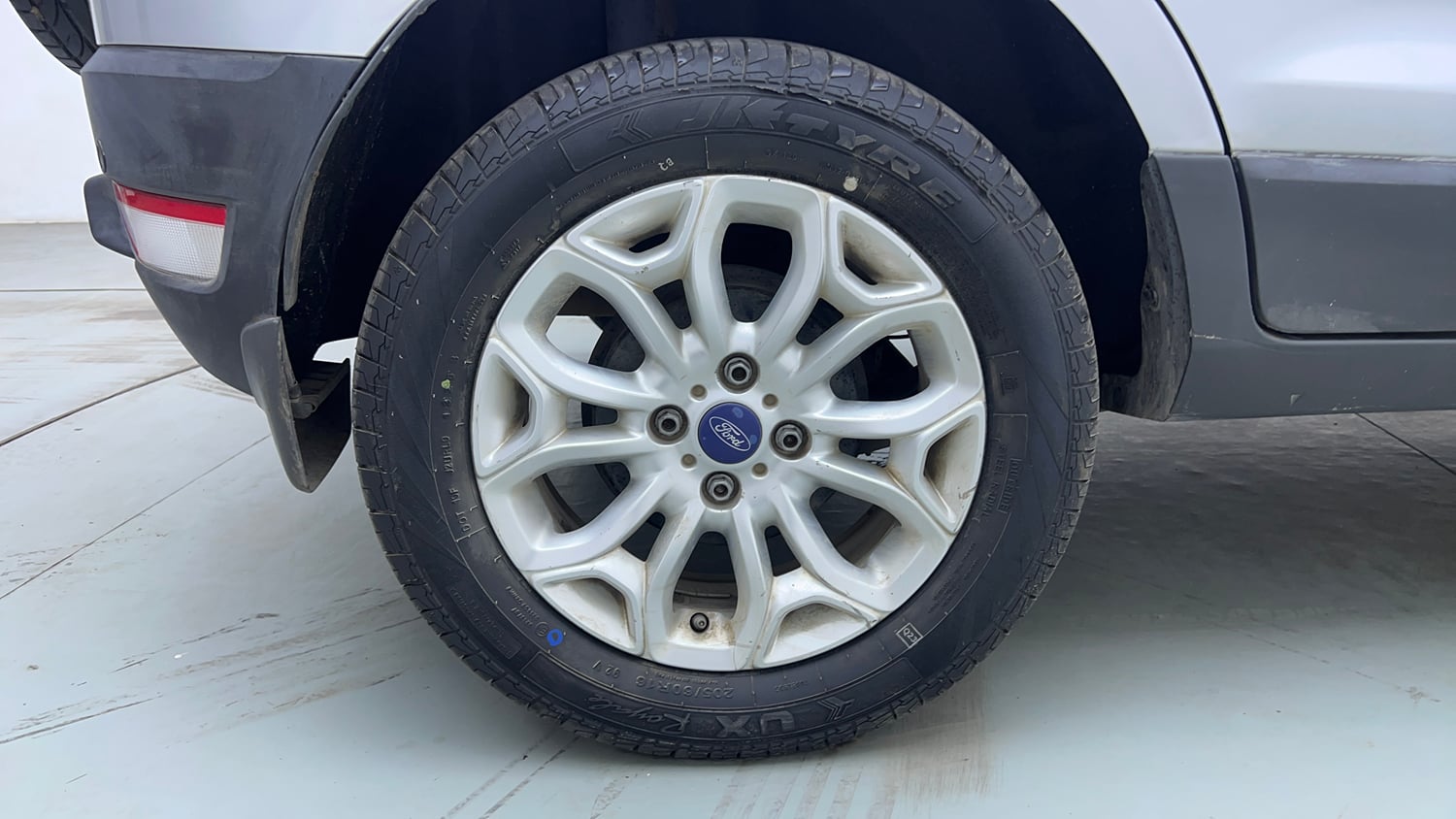 Used 2015 Ford EcoSport Titanium 1.5L Ti-VCT AT Petrol Automatic tyres RIGHT REAR TYRE RIM VIEW