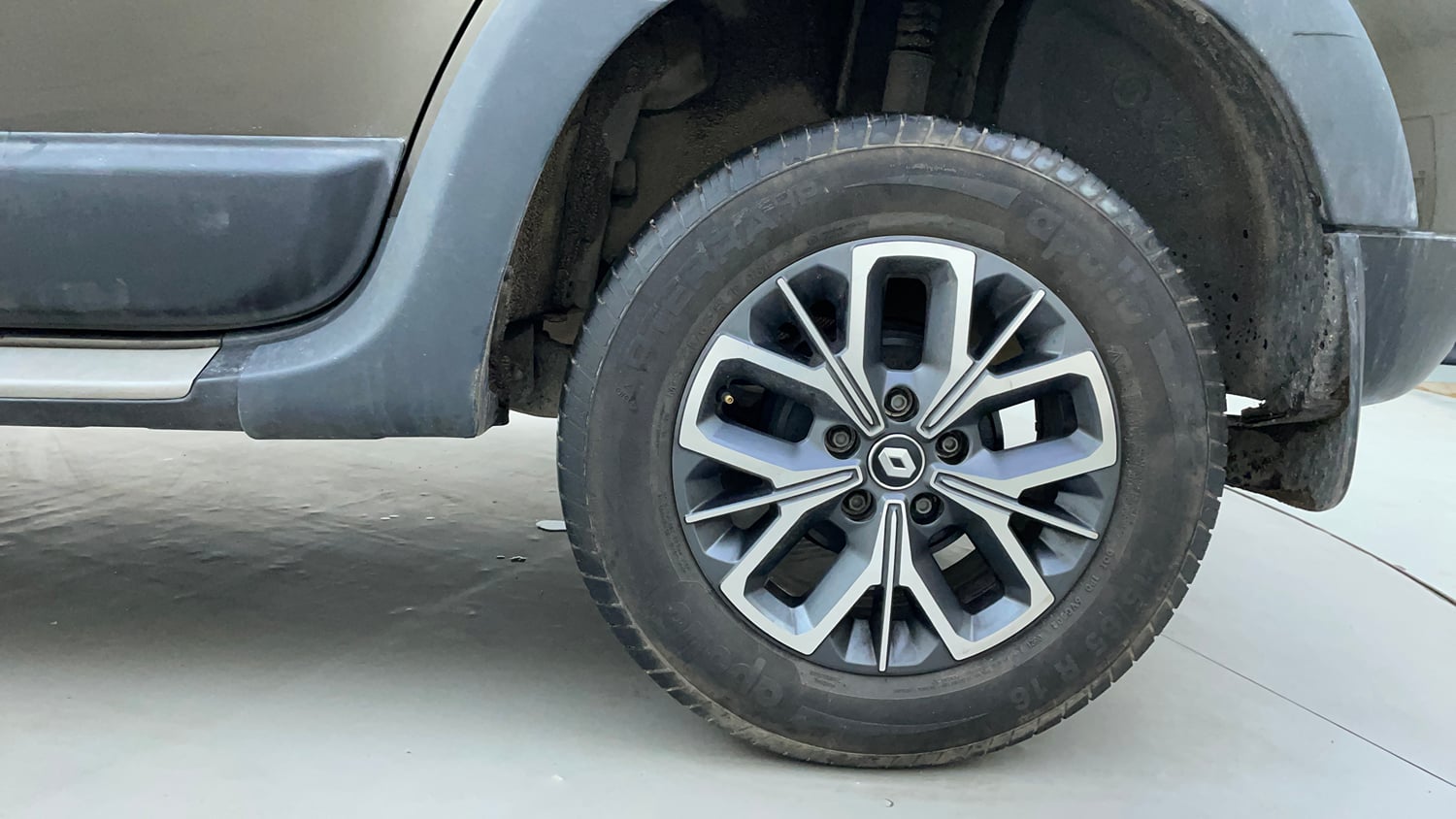 Used 2021 Renault Duster RXZ 1.5 Petrol MT Petrol Manual tyres LEFT REAR TYRE RIM VIEW