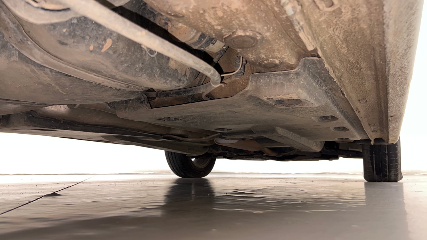 Used 2014 Volkswagen Vento Highline Petrol Petrol Manual extra REAR RIGHT UNDERBODY VIEW