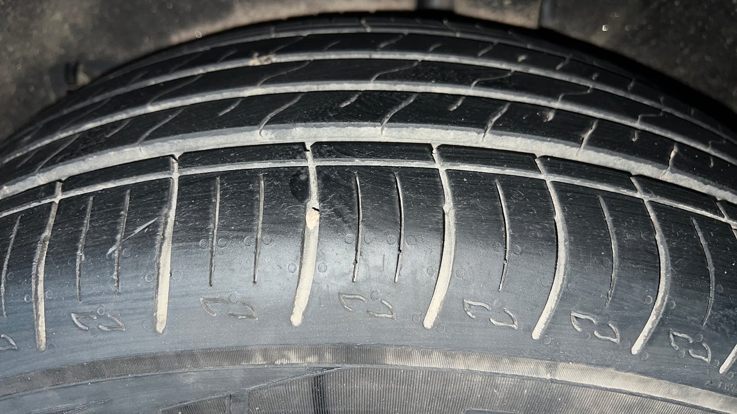 Used 2024 Mahindra XUV700 AX 5 Diesel AT 7 STR Diesel Automatic tyres LEFT REAR TYRE TREAD VIEW