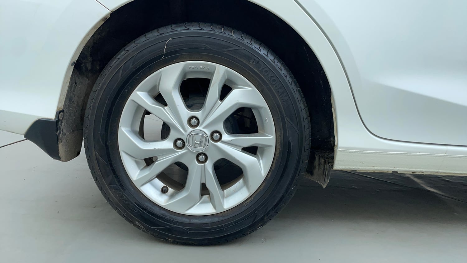 Used 2019 Honda Amaze 1.5 VX CVT Diesel Diesel Automatic tyres RIGHT REAR TYRE RIM VIEW