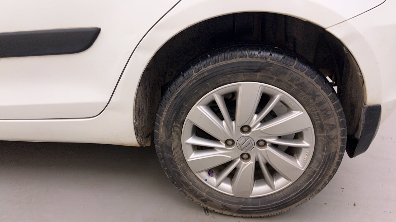 Used 2016 Maruti Suzuki Swift ZXi Petrol Manual tyres LEFT REAR TYRE RIM VIEW