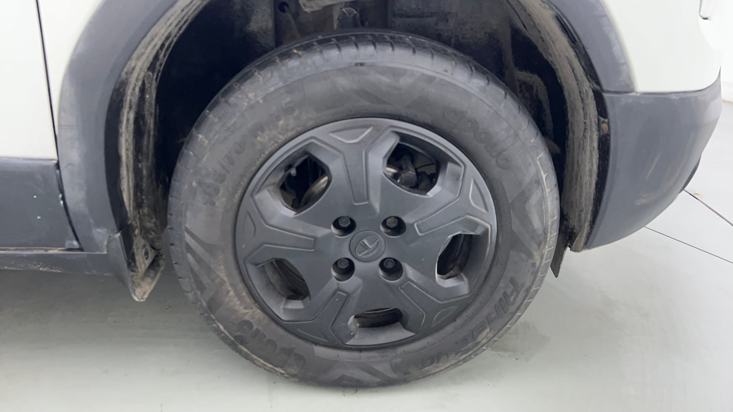 Used 2023 Tata Punch Accomplished AMT Petrol Automatic tyres RIGHT FRONT TYRE RIM VIEW