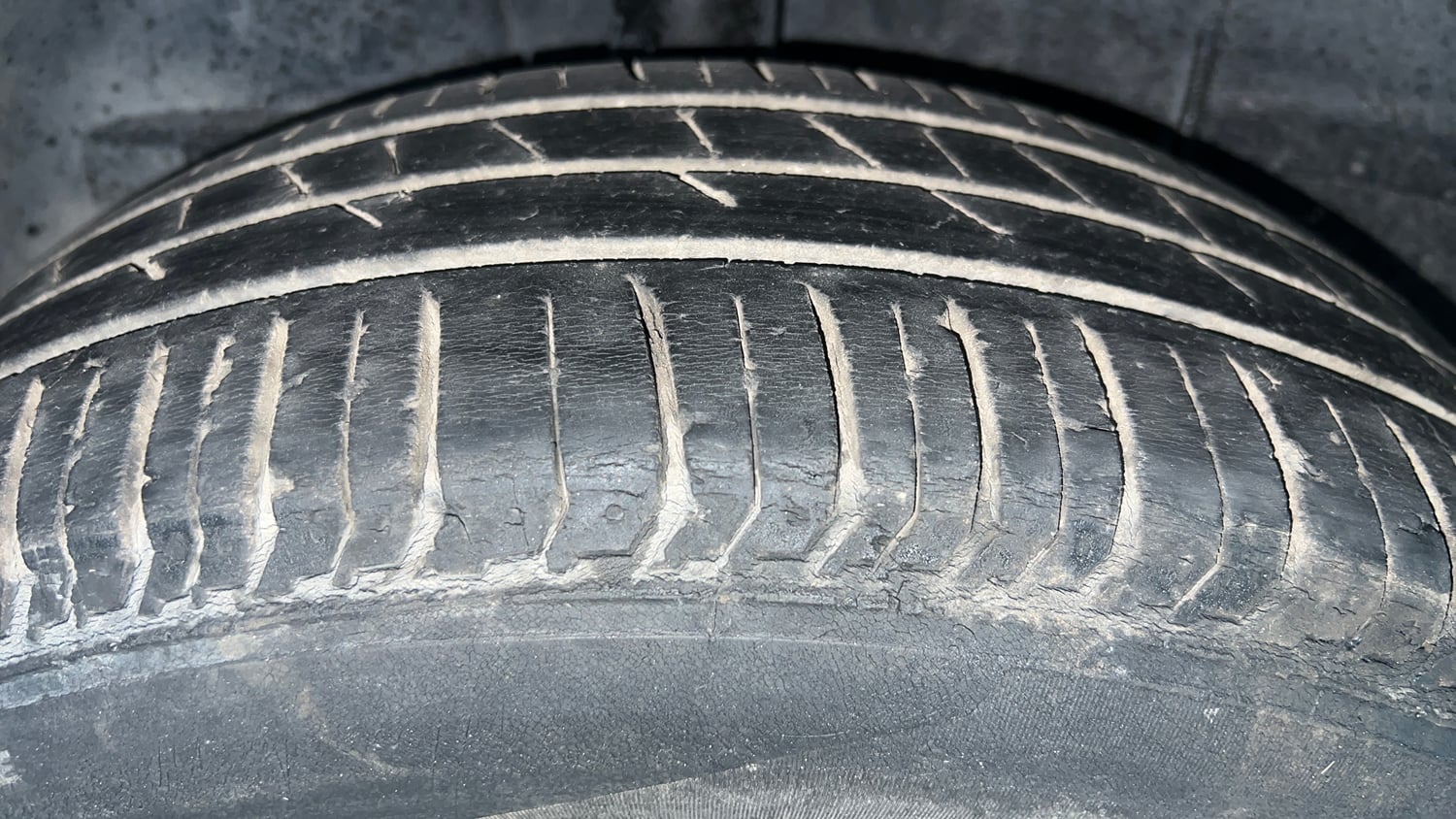 Used 2022 Tata Punch Accomplished MT Petrol Manual tyres RIGHT REAR TYRE TREAD VIEW