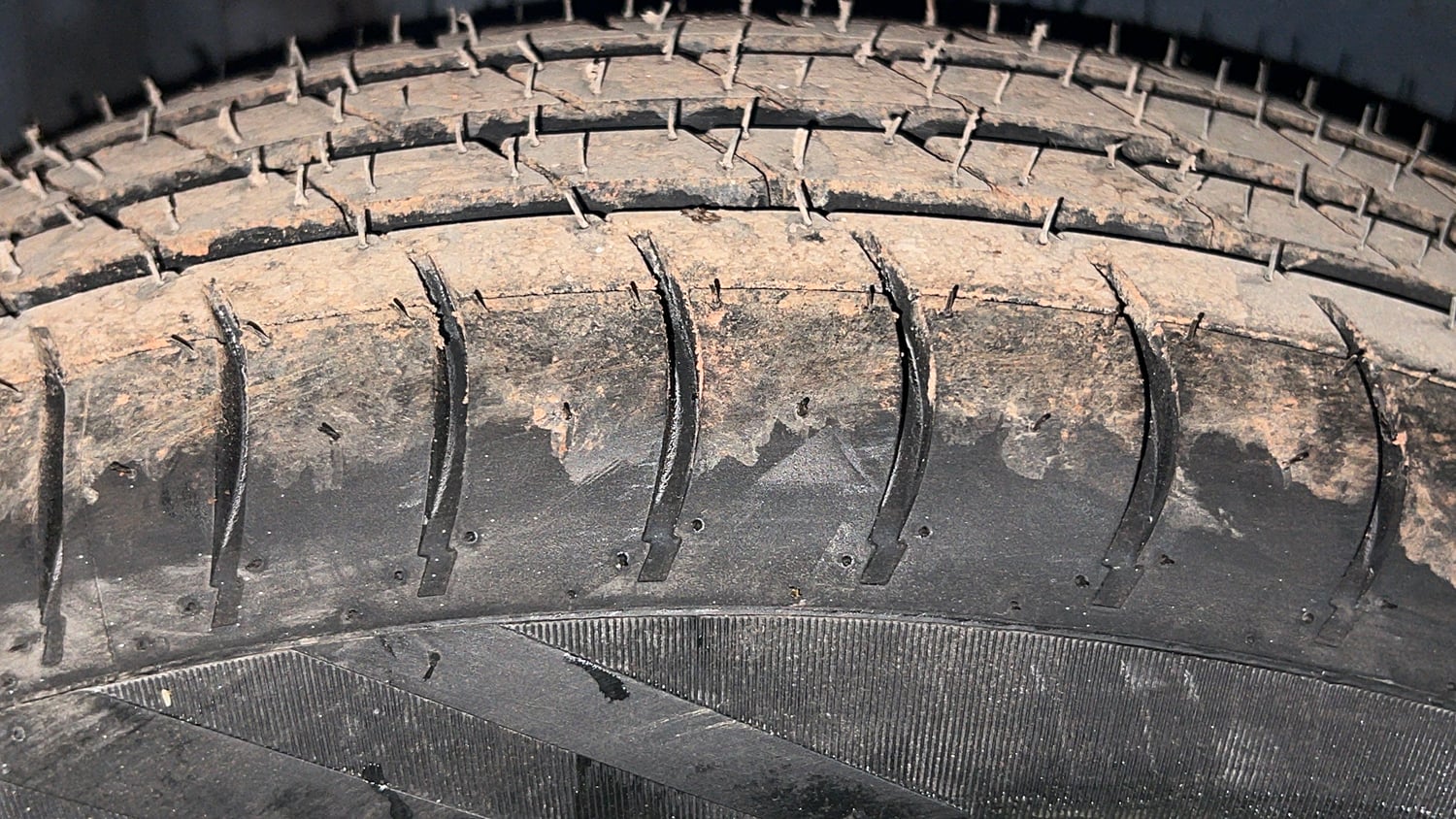 Used 2018 Maruti Suzuki Dzire VXi Petrol Manual tyres RIGHT REAR TYRE TREAD VIEW