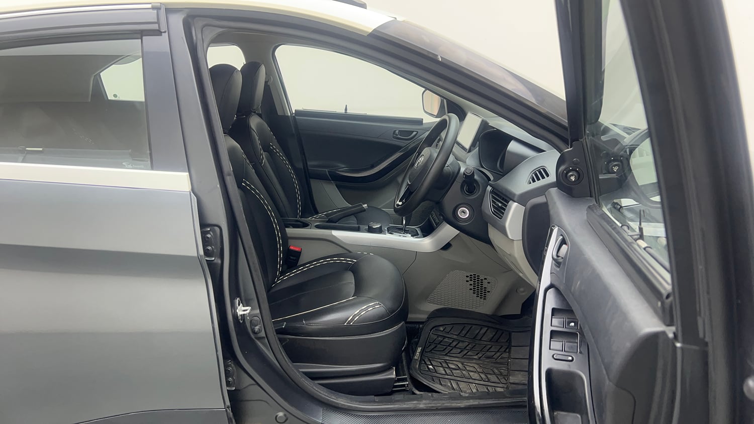 Used 2019 Tata Nexon XMA Diesel Diesel Automatic interior RIGHT SIDE FRONT DOOR CABIN VIEW