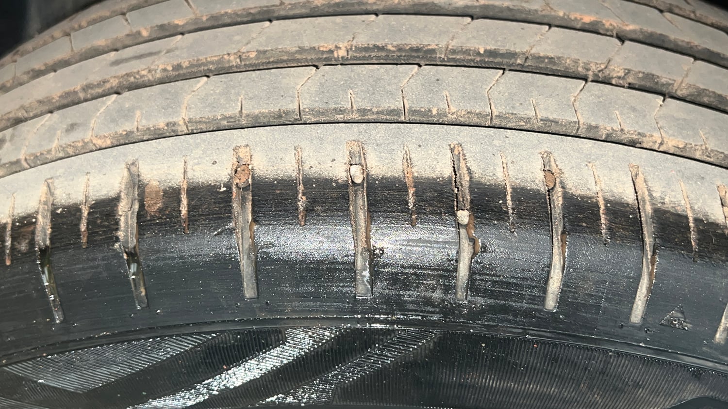 Used 2022 Maruti Suzuki Baleno Zeta AGS Petrol Automatic tyres RIGHT REAR TYRE TREAD VIEW