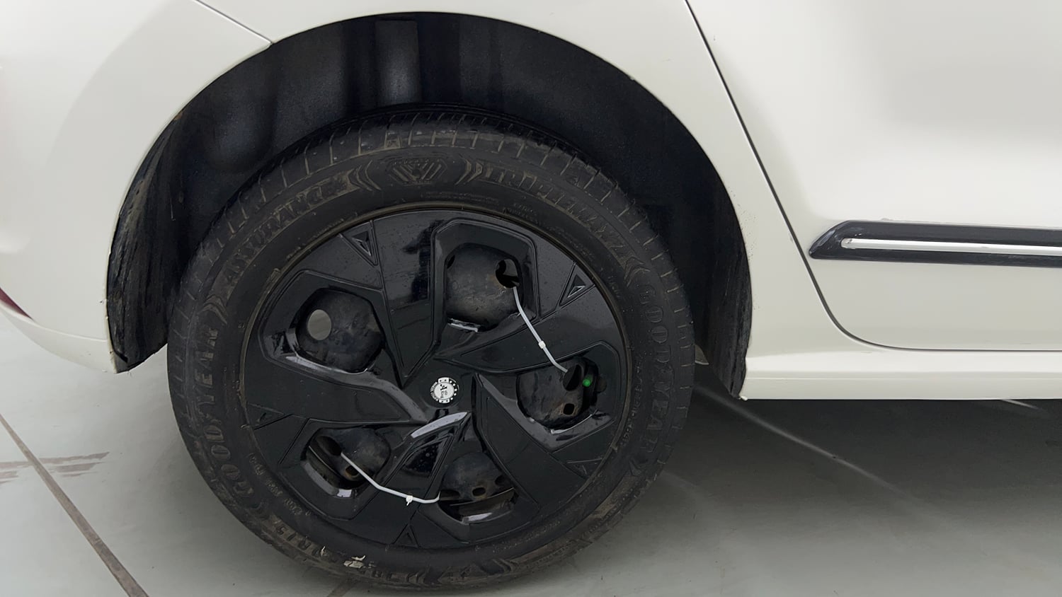 Used 2014 Volkswagen Polo Comfortline 1.2L (P) Petrol Manual tyres RIGHT REAR TYRE RIM VIEW