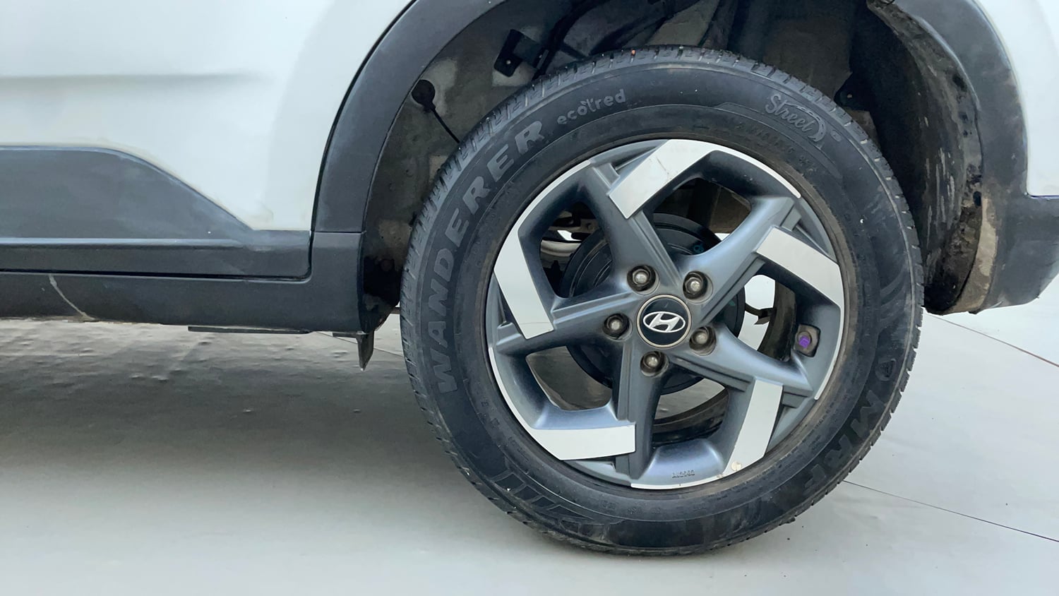 Used 2021 Hyundai Venue SX Plus 1.0 Turbo DCT Petrol Automatic tyres LEFT REAR TYRE RIM VIEW