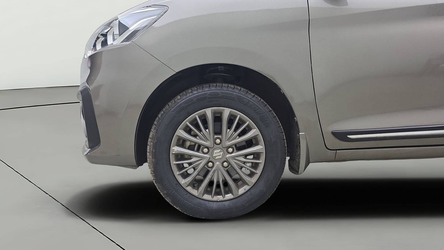 Used 2020 Maruti Suzuki New Ertiga ZXi Petrol Manual tyres LEFT FRONT TYRE RIM VIEW