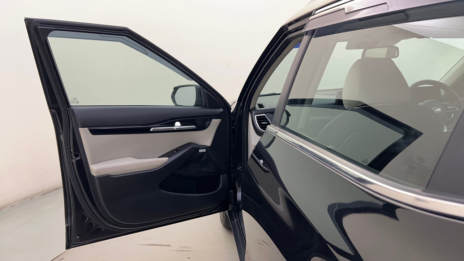 Used 2020 Kia Seltos GTX Plus 1.4 Petrol Manual interior LEFT FRONT DOOR OPEN VIEW