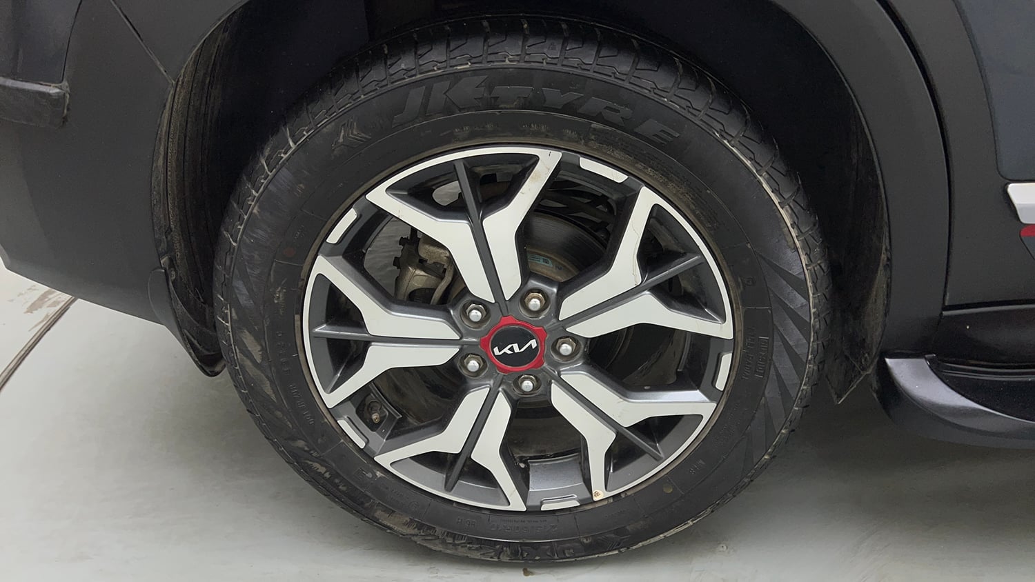 Used 2023 Kia Seltos GTX Plus 1.4 Petrol Manual tyres RIGHT REAR TYRE RIM VIEW