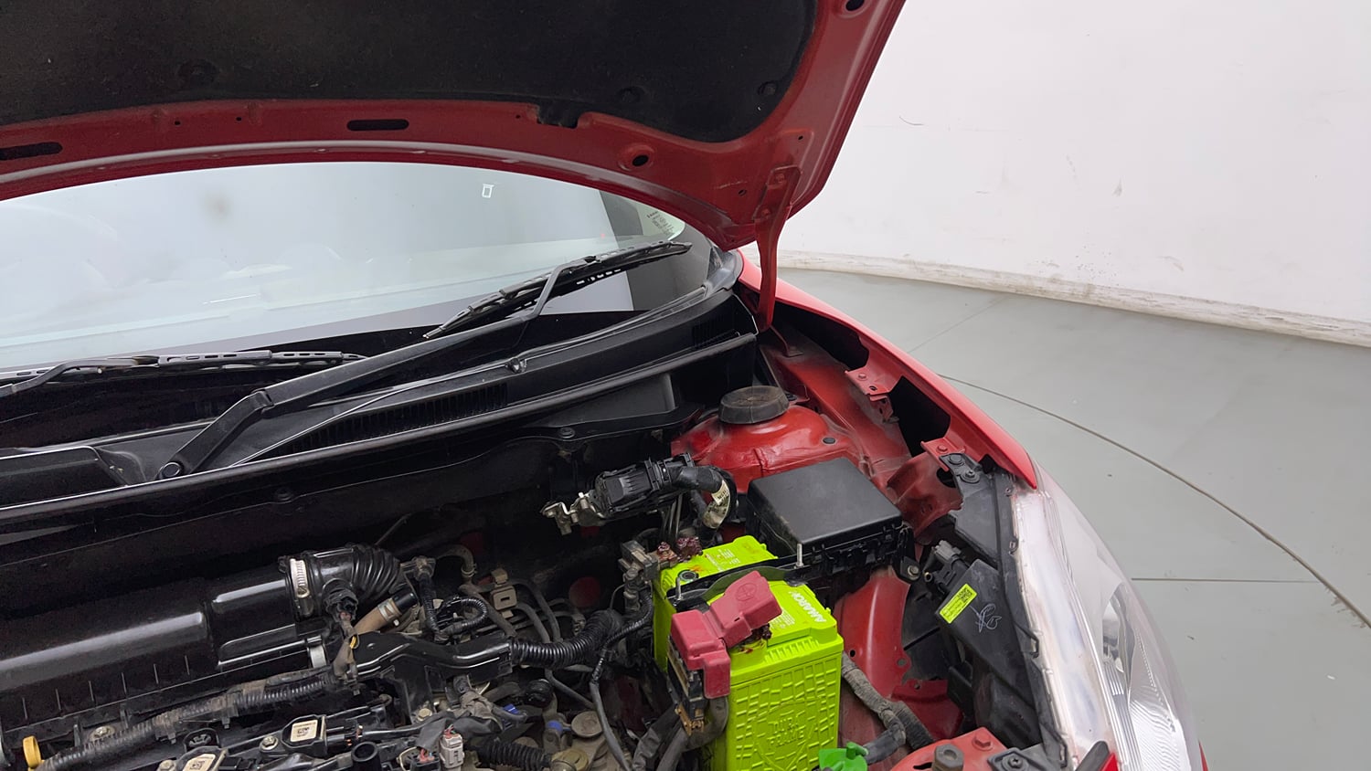 Used 2019 Maruti Suzuki Swift ZXi Petrol Manual engine ENGINE LEFT SIDE HINGE & APRON VIEW