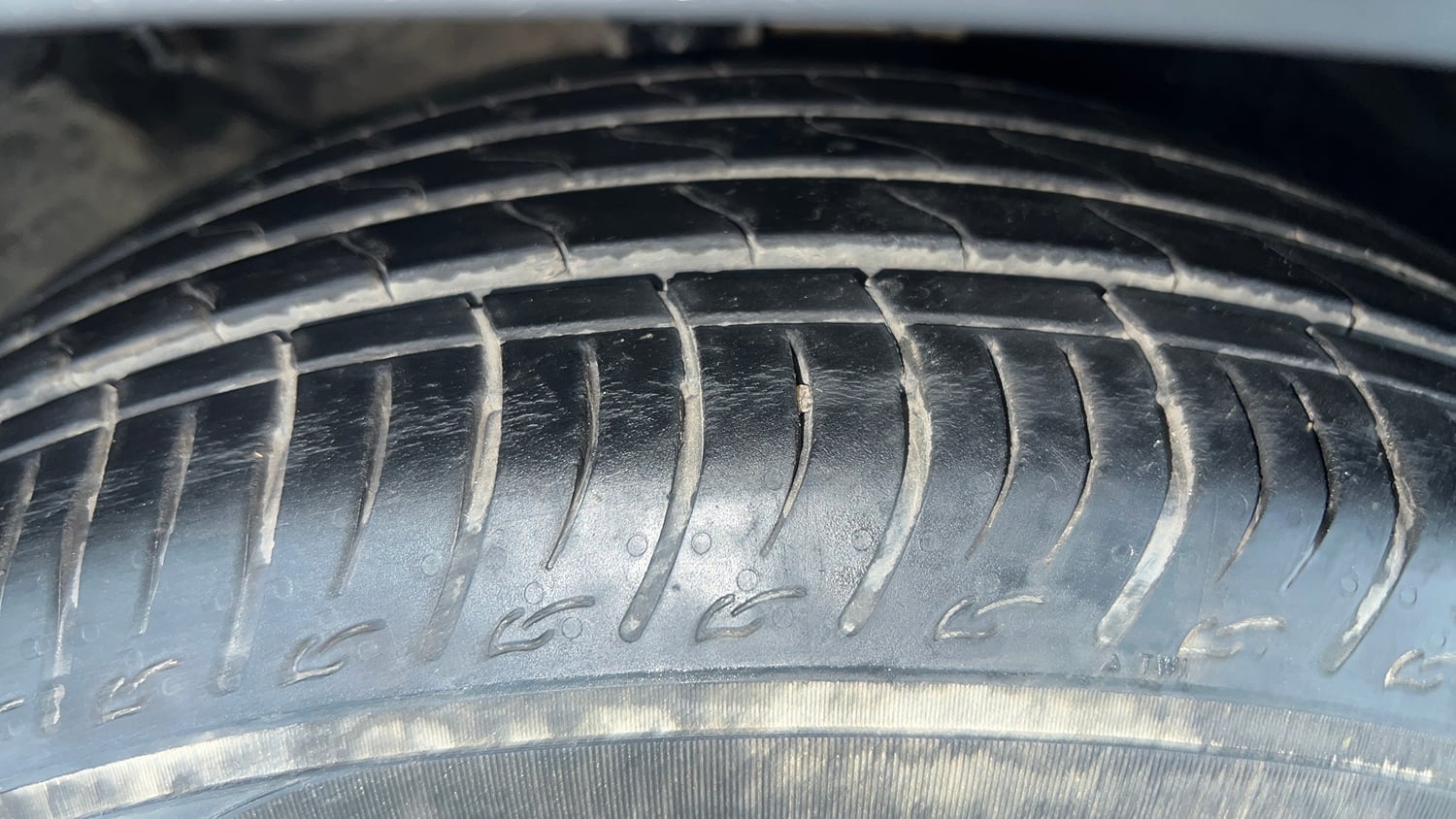 Used 2023 Kia Sonet HTX 1.0 Turbo Petrol DCT Petrol Automatic tyres RIGHT FRONT TYRE TREAD VIEW