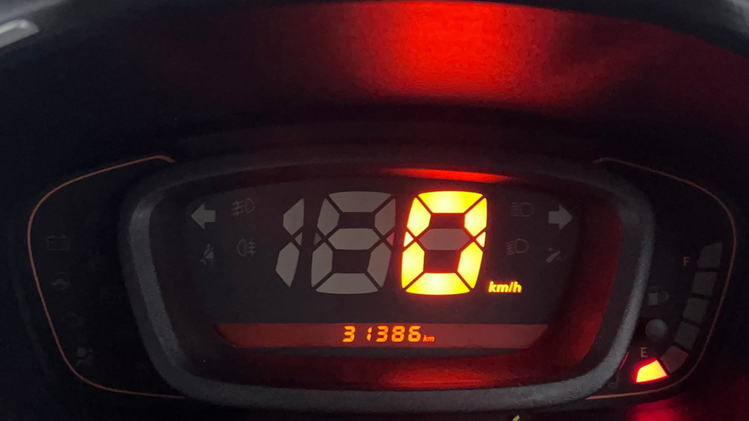 Used 2016 Renault Kwid RXT Petrol Manual interior CLUSTERMETER VIEW