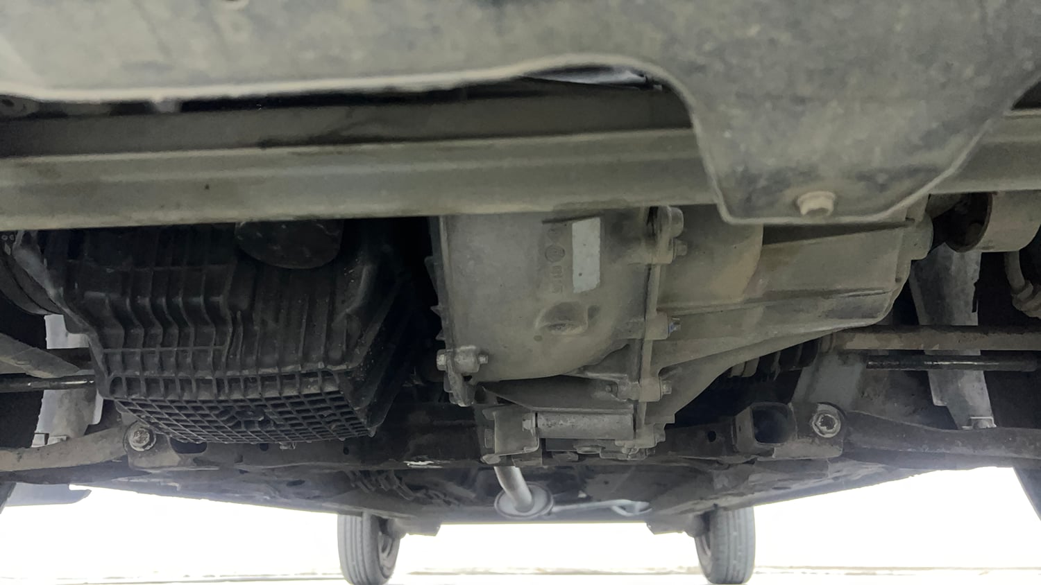 Used 2018 Renault Kwid 1.0 RXT AMT Opt Petrol Automatic extra FRONT LEFT UNDERBODY VIEW