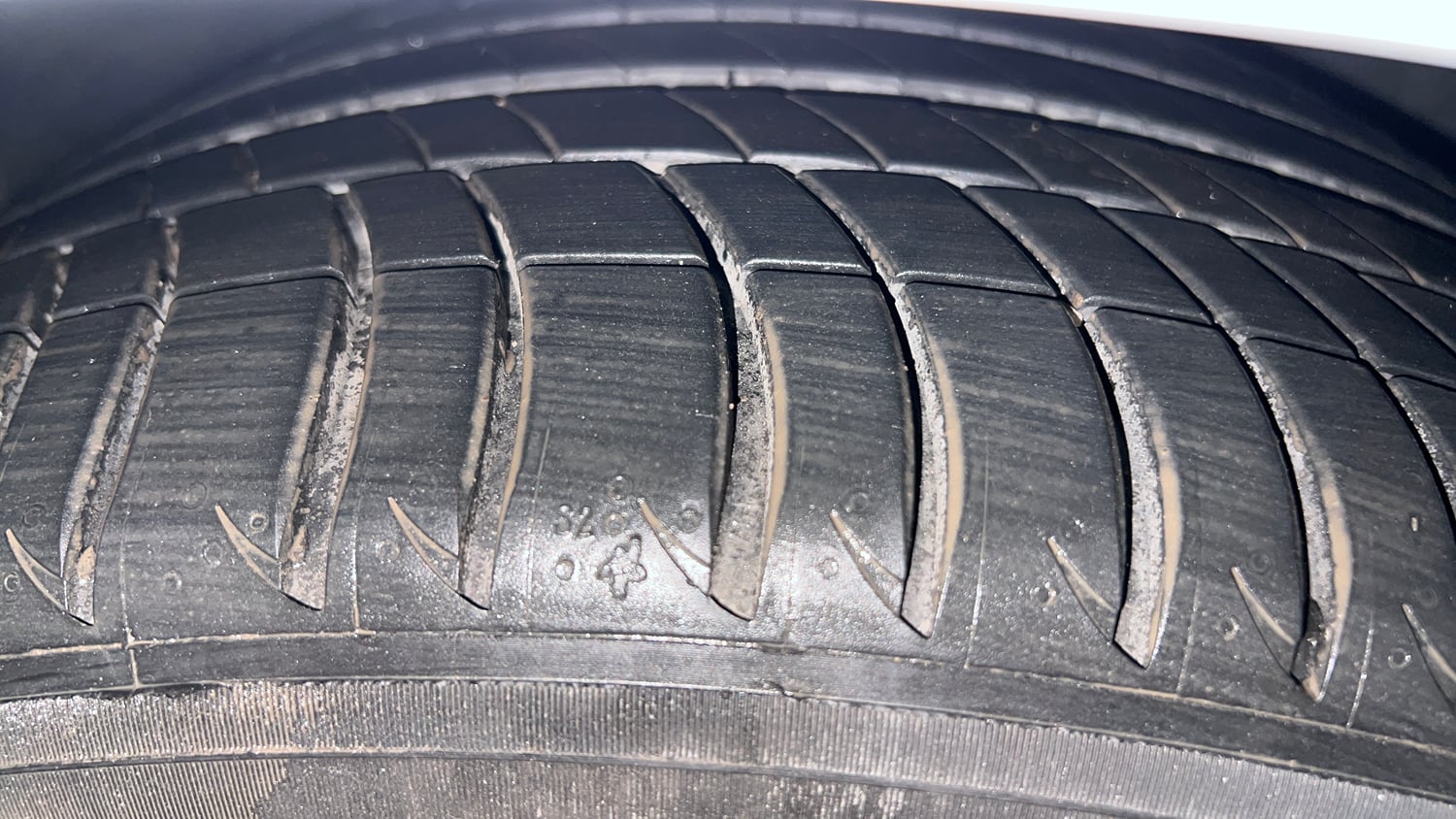 Used 2022 BMW 5 Series Carbon Edition Petrol Automatic tyres RIGHT REAR TYRE TREAD VIEW