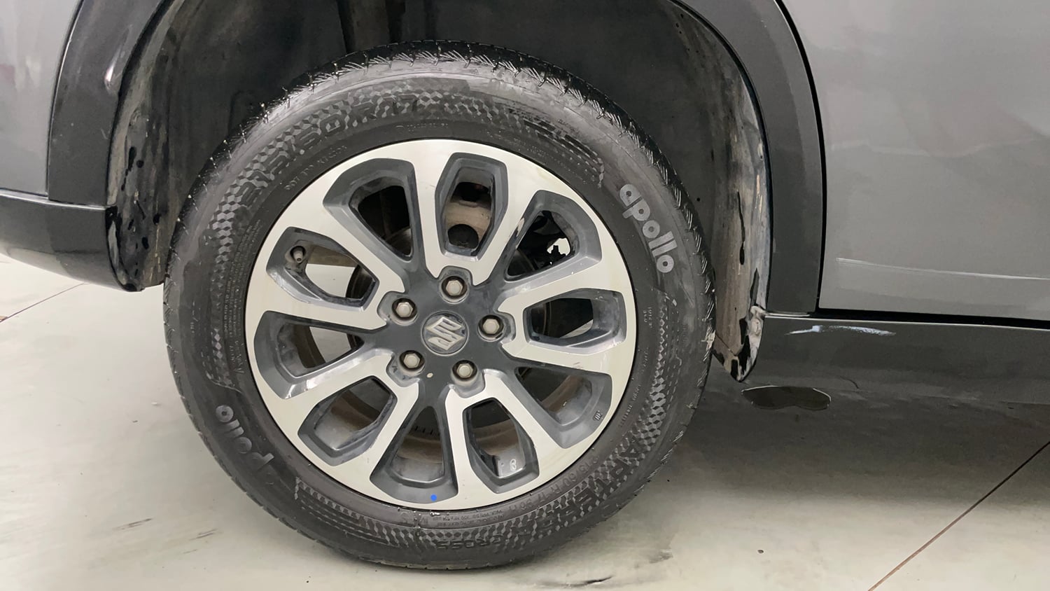 Used 2023 Maruti Suzuki Grand Vitara Zeta Plus Intelligent Hybrid eCVT Hybrid Automatic tyres RIGHT REAR TYRE RIM VIEW