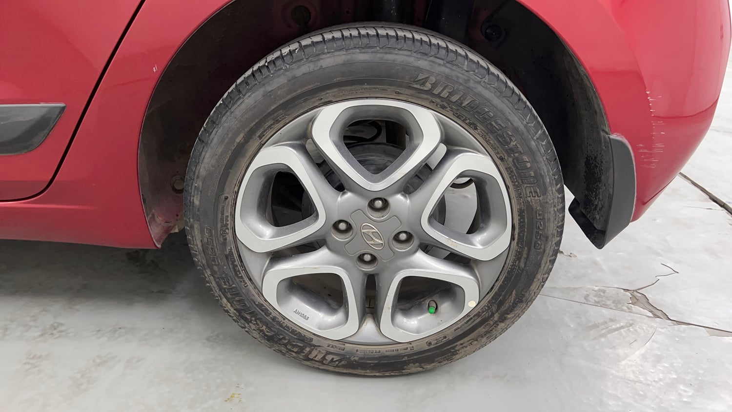 Used 2018 Hyundai Elite i20 Asta 1.2 (O) Petrol Manual tyres LEFT REAR TYRE RIM VIEW