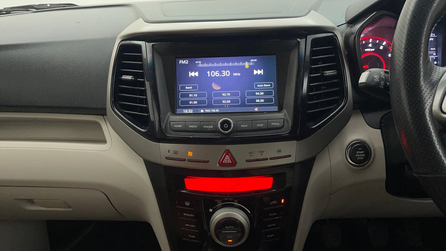 Used 2021 Mahindra XUV 300 W8 1.2 Petrol Petrol Manual interior MUSIC SYSTEM & AC CONTROL VIEW