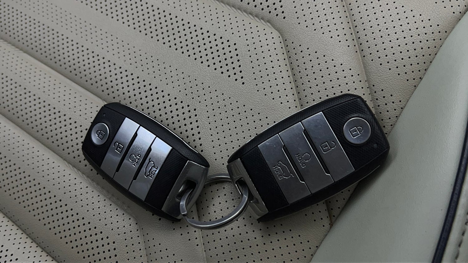 Used 2022 Kia Carens Luxury Plus 1.5 Diesel AT 7 STR Diesel Automatic extra CAR KEY VIEW