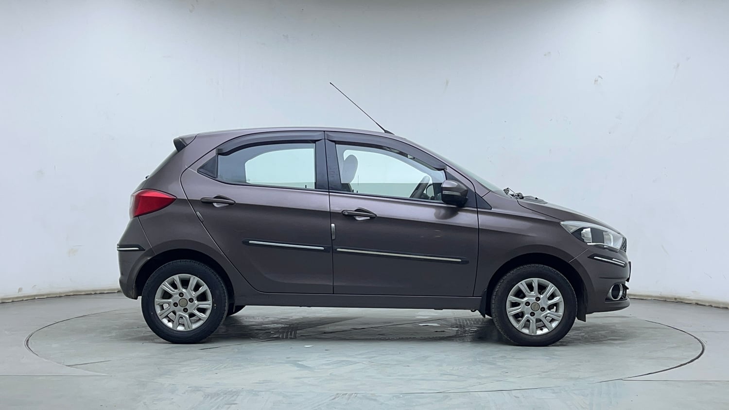 Used 2018 Tata Tiago Revotron XZ Petrol Manual exterior RIGHT SIDE VIEW