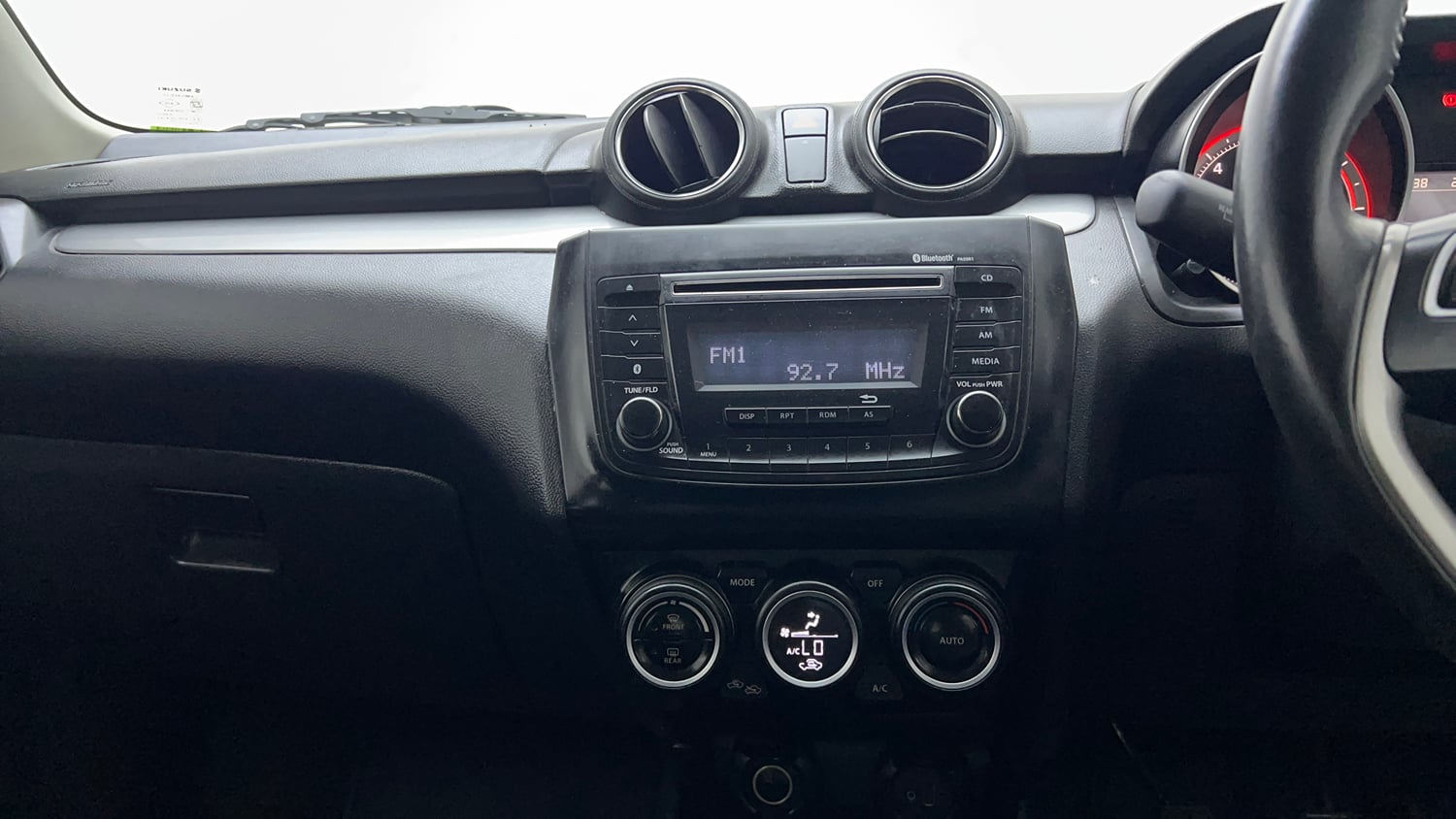 Used 2019 Maruti Suzuki Swift ZXi Petrol Manual top_features Integrated (in-dash) music system