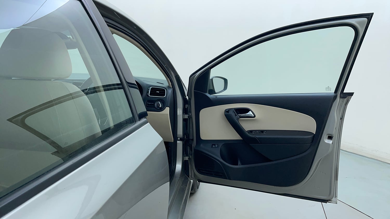 Used 2018 Skoda Rapid Style 1.6 MPI Petrol Manual interior RIGHT FRONT DOOR OPEN VIEW