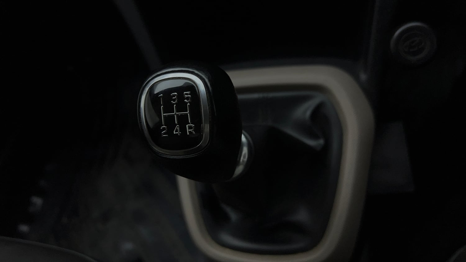 Used 2016 Hyundai Grand i10 Sportz 1.2 Kappa VTVT Petrol Manual interior GEAR  KNOB VIEW