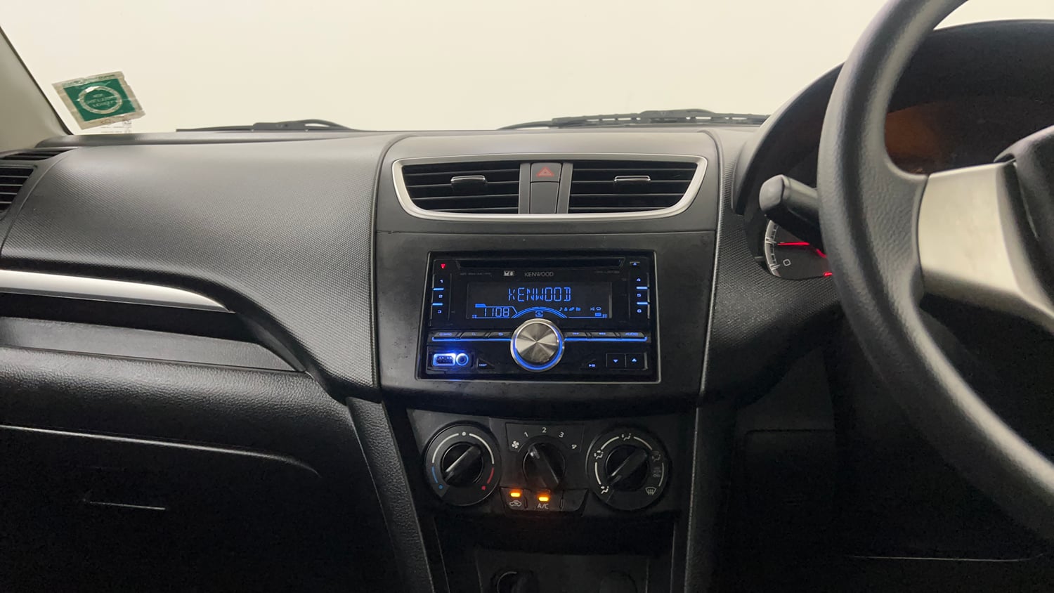 Used 2014 Maruti Suzuki Swift VXi Petrol Manual interior MUSIC SYSTEM & AC CONTROL VIEW